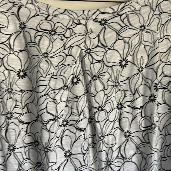 T by Talbot’s Supersoft Jersey Tie-Cuff Tee - Graphic Blloms, EUC, Size M - Picture 10 of 10